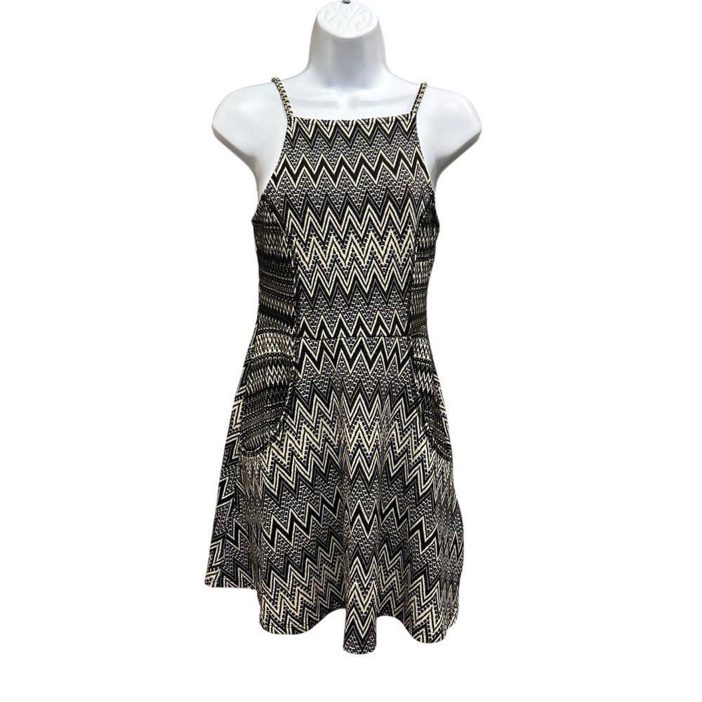 TopShop Black Chevron Pattern Strappy Fit Flare Pockets Dress Size 6